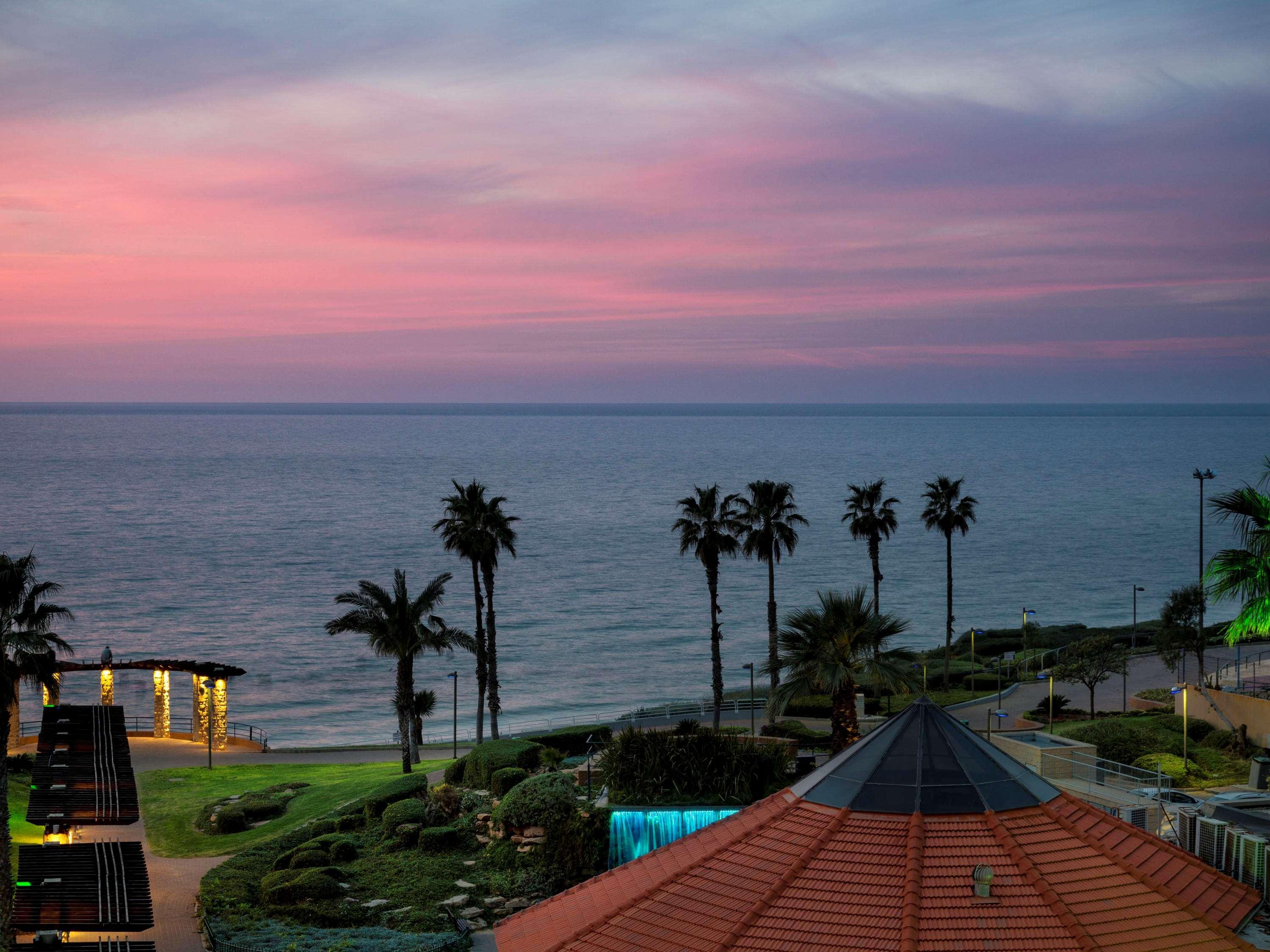 David Tower Hotel Netanya By Prima Hotels - 16 Years Plus Екстер'єр фото Sunset at the beach