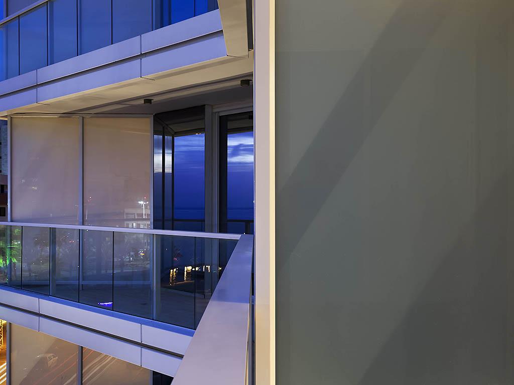 David Tower Hotel Netanya By Prima Hotels - 16 Years Plus Екстер'єр фото Switchable glass
