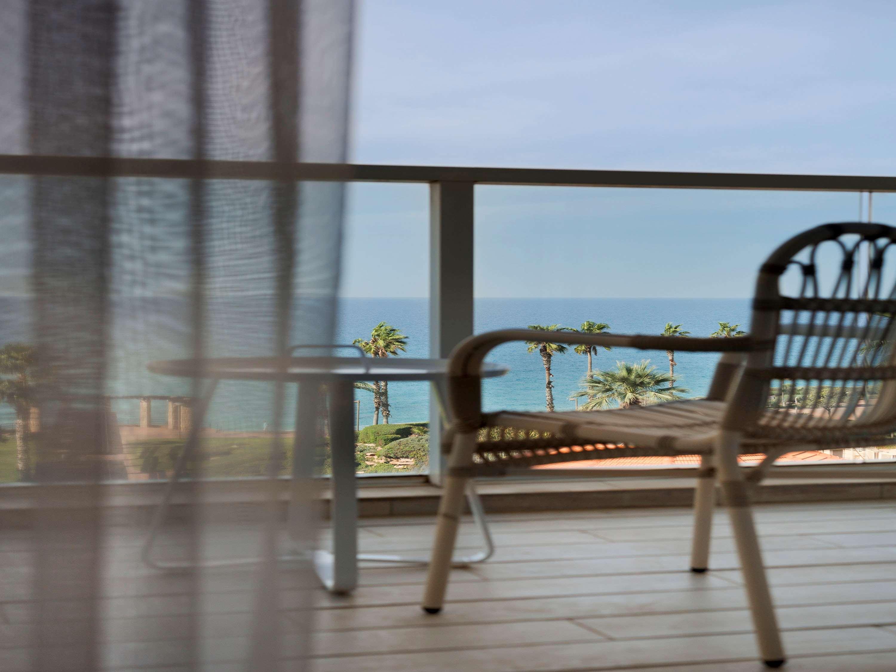 David Tower Hotel Netanya By Prima Hotels - 16 Years Plus Екстер'єр фото A balcony